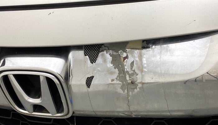 2018 Honda WR-V 1.5 i-DTEC VX MT, Diesel, Manual, 74,970 km, Front bumper - Chrome strip damage