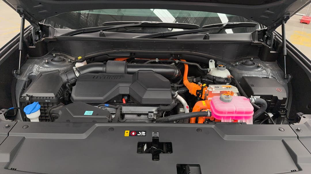 2025 Hyundai Santa Fe Calligraphy Hev (7 Seat) (blk), Automatic, 12270 km, Open Bonnet (Engine)