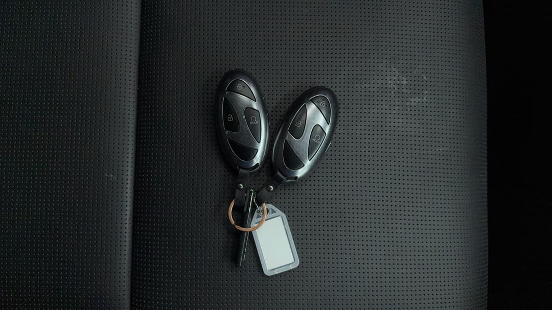 2025 Hyundai Santa Fe Calligraphy Hev (7 Seat) (blk), Automatic, 12270 km, Key Close-up