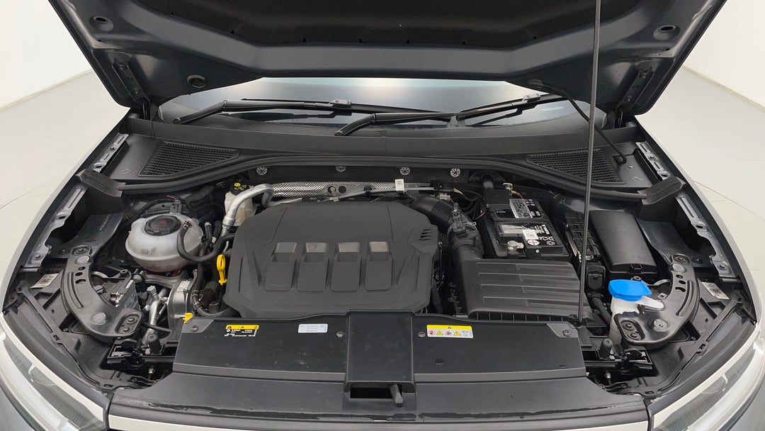 2022 Volkswagen T-roc 140tsi R-line (restricted Ftr), Automatic, 30130 km, Open Bonnet (Engine)