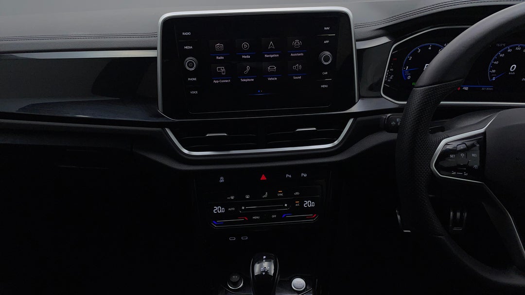 2022 Volkswagen T-roc 140tsi R-line (restricted Ftr), Automatic, 30130 km, Center Console