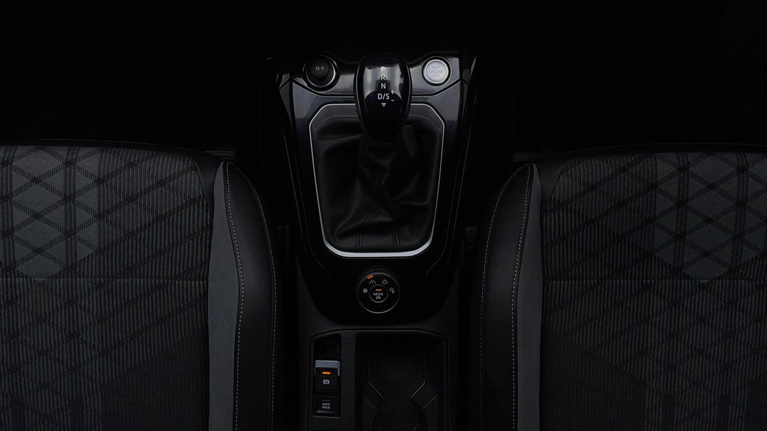 2022 Volkswagen T-roc 140tsi R-line (restricted Ftr), Automatic, 30130 km, Gear Lever 