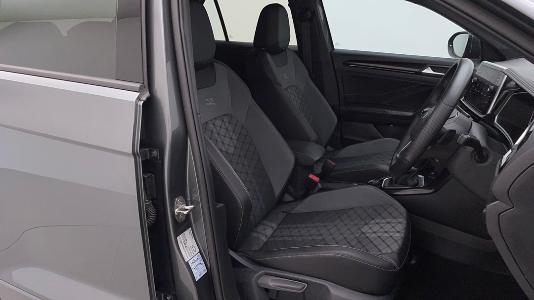 2022 Volkswagen T-roc 140tsi R-line (restricted Ftr), Automatic, 30130 km, Right Side Front Door Cabin View