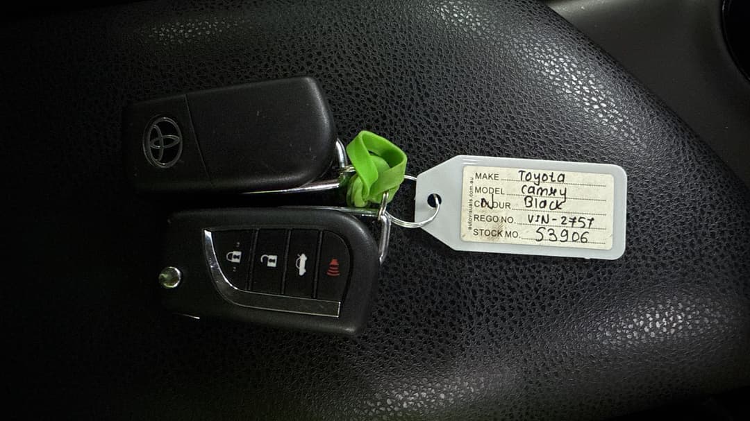 2023 Toyota Camry Ascent, Automatic, 28095 km, Key Close-up