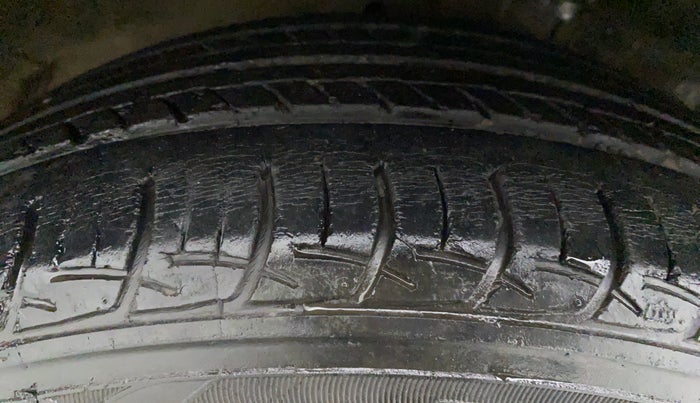 2016 Maruti Ciaz ZXI AT, Petrol, Automatic, 45,579 km, Right Rear Tyre Tread