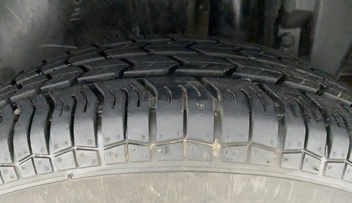 2012 Maruti Swift VXI D, Petrol, Manual, 14,622 km, Left Rear Tyre Tread