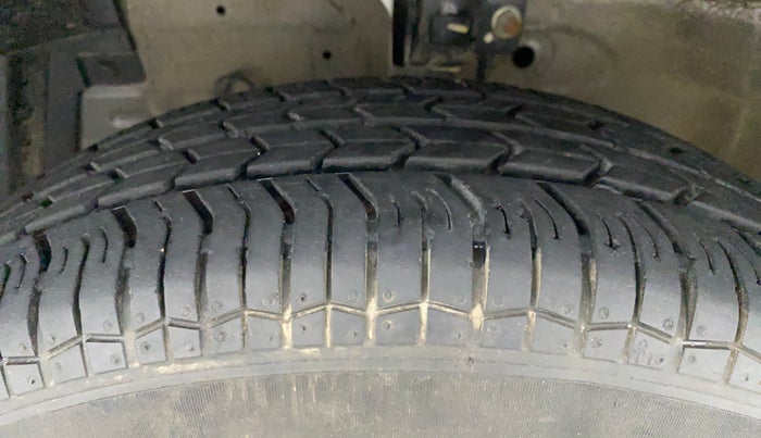 2012 Maruti Swift VXI D, Petrol, Manual, 14,622 km, Left Front Tyre Tread