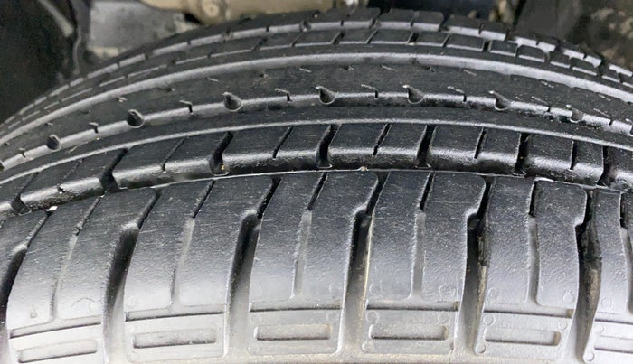 2016 Renault Duster RXL PETROL 104, Petrol, Manual, Left Front Tyre Tread