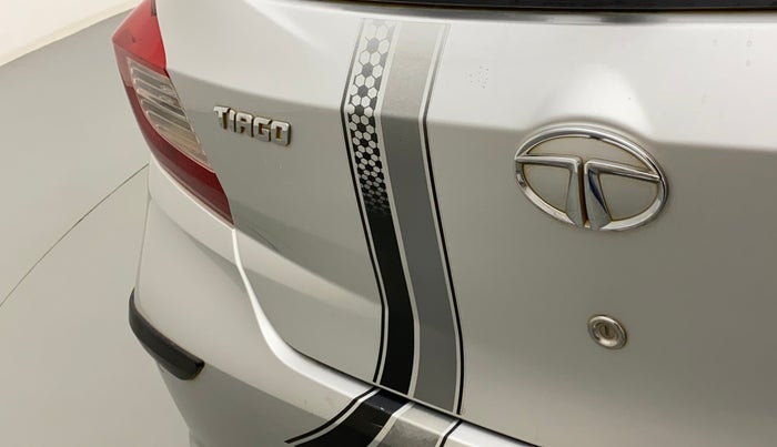 2018 Tata Tiago XZ PETROL, Petrol, Manual, 89,265 km, Dicky (Boot door) - Graphic sticker