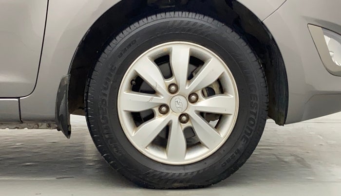 2013 Hyundai i20 SPORTZ 1.4 AT VTVT, Petrol, Automatic, 51,093 km, Right Front Wheel