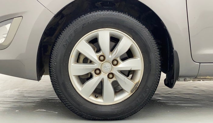 2013 Hyundai i20 SPORTZ 1.4 AT VTVT, Petrol, Automatic, 51,093 km, Left Front Wheel