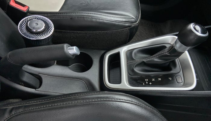 2019 Hyundai VENUE 1.0 TURBO GDI SX+ AT, Petrol, Automatic, 15,813 km, Gear Lever