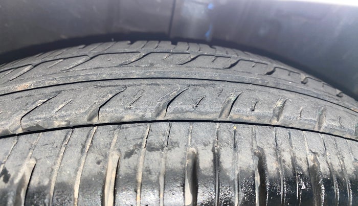2017 Datsun Redi Go T (O), Petrol, Manual, 21,663 km, Right Front Tyre Tread