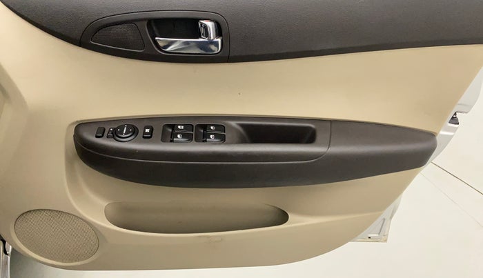 2013 Hyundai i20 SPORTZ 1.2, Petrol, Manual, 90,372 km, Driver Side Door Panels Control