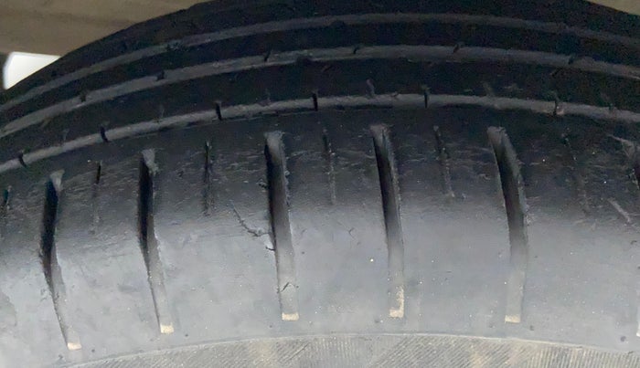 2018 Maruti Swift ZXI+, Petrol, Manual, 29,465 km, Left Front Tyre Tread