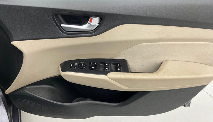 2017 Hyundai Verna 1.6 CRDI SX + AT, Diesel, Automatic, 44,626 km, Driver Side Door Panels Control
