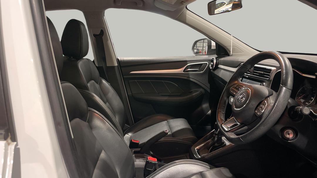2022 MG ZS Excite, Automatic, 30817 km, Right Side Front Door Cabin View