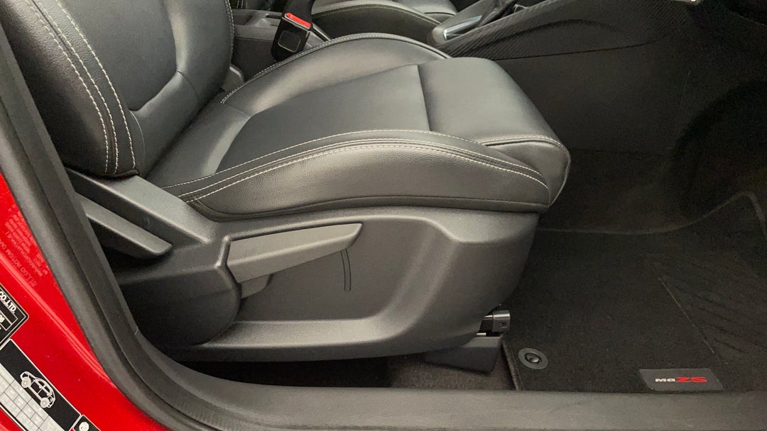 2019 MG ZS Excite, Automatic, 75719 km, Drivers Side Adjustment Panel