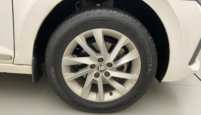 2022 Skoda SLAVIA AMBITION 1.0L TSI AT, Petrol, Automatic, 15,801 km, Right Front Wheel