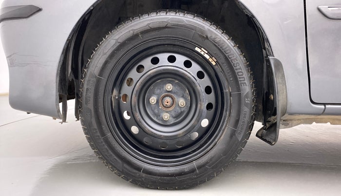 2013 Toyota Etios G, Petrol, Manual, 82,484 km, Left Front Wheel
