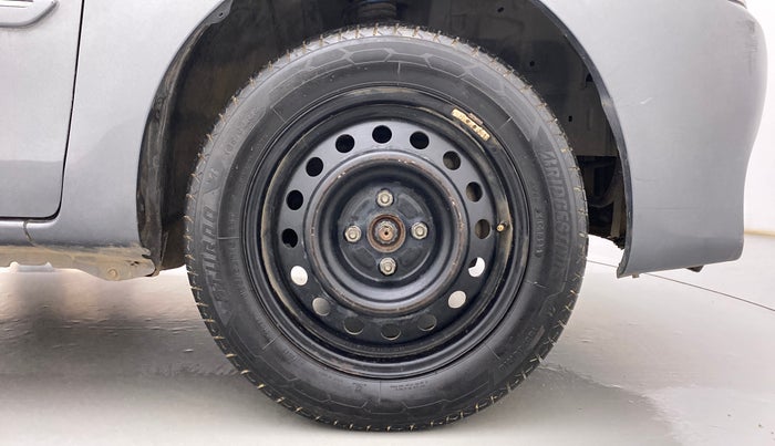 2013 Toyota Etios G, Petrol, Manual, 82,484 km, Right Front Wheel