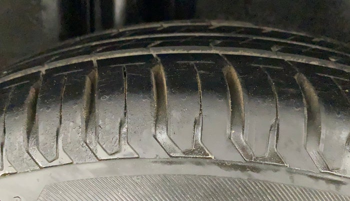 2015 Maruti Ciaz VXI+, Petrol, Manual, 81,065 km, Right Rear Tyre Tread