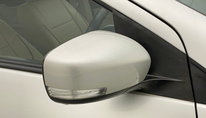 2015 Maruti Ciaz VXI+, Petrol, Manual, 81,065 km, Right rear-view mirror - Minor scratches