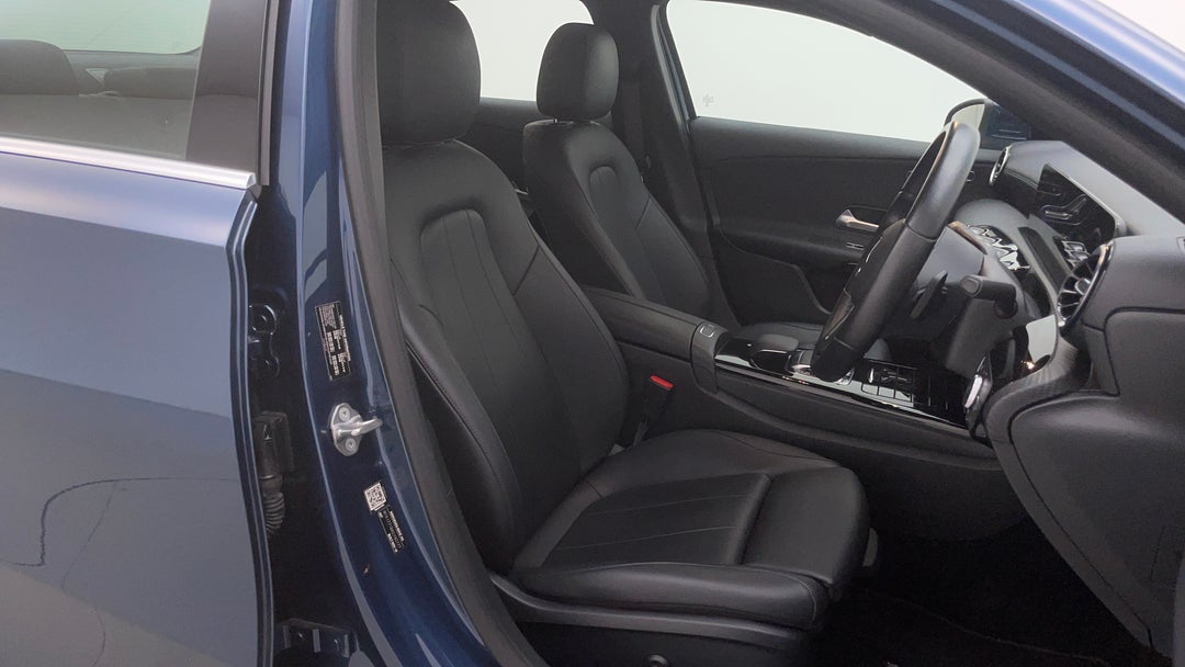 2019 Mercedes-benz A180 A180, Automatic, 34405 km, Right Side Front Door Cabin View