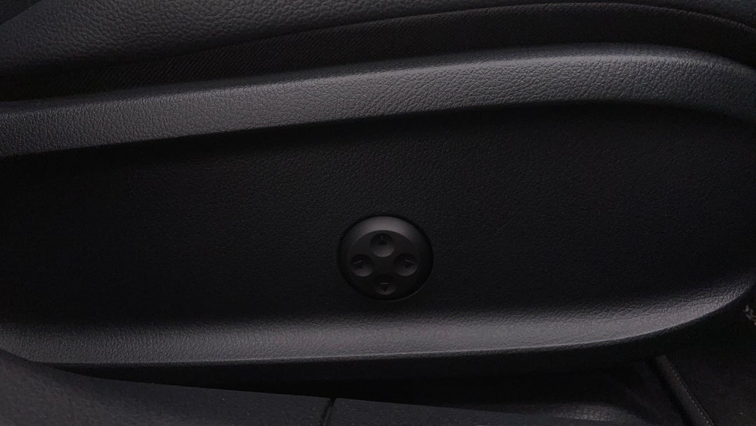 2019 Mercedes-benz A180 A180, Automatic, 34405 km, Drivers Side Adjustment Panel