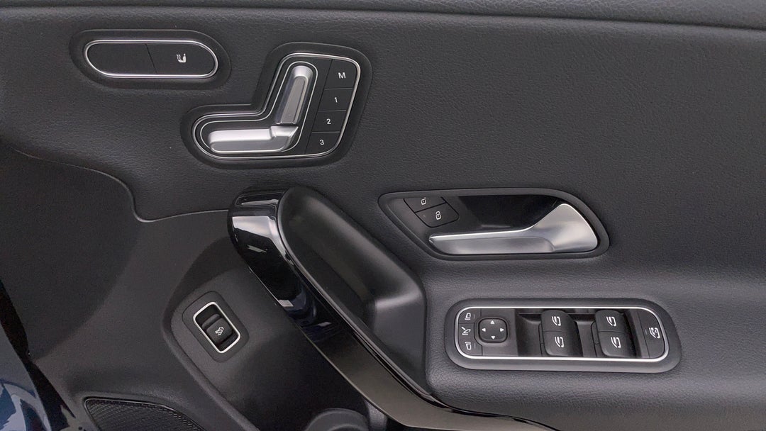 2019 Mercedes-benz A180 A180, Automatic, 34405 km, Drivers Side Door Panel Controls