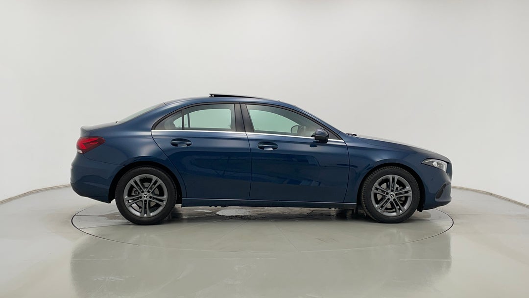 2019 Mercedes-benz A180 A180, Automatic, 34405 km, Right Side View