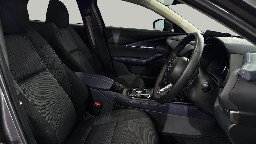 2024 Mazda CX-30 G20 Evolve (FWD), Automatic, 7580 km, Right Side Front Door Cabin View