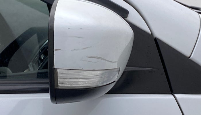 2018 Maruti Ciaz DELTA 1.5 SHVS MT PETROL, Petrol, Manual, 63,911 km, Right rear-view mirror - Indicator light not working