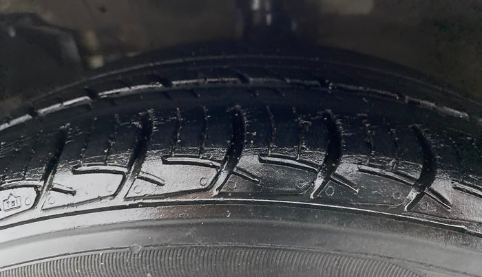 2018 Maruti Ciaz DELTA 1.5 SHVS MT PETROL, Petrol, Manual, 63,918 km, Left Front Tyre Tread