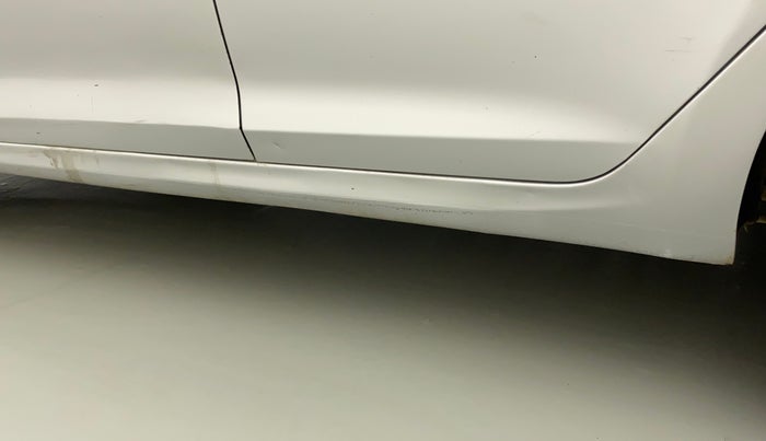 2018 Hyundai Verna 1.6 VTVT SX O, CNG, Manual, 90,120 km, Left running board - Minor scratches