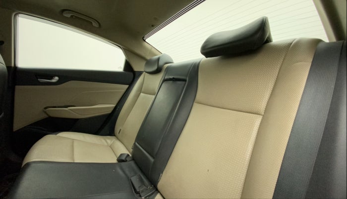2018 Hyundai Verna 1.6 VTVT SX O, CNG, Manual, 90,120 km, Right Side Rear Door Cabin