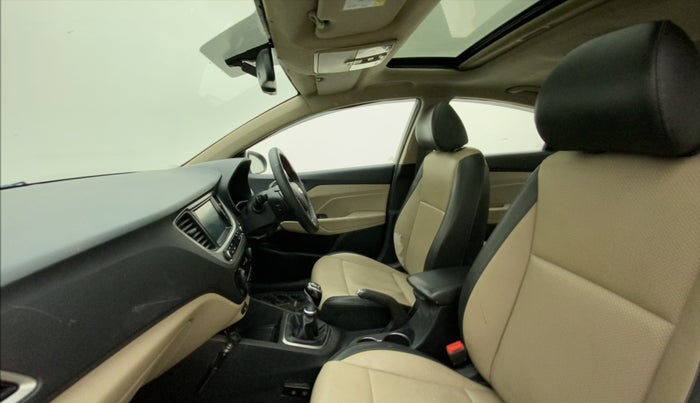 2018 Hyundai Verna 1.6 VTVT SX O, CNG, Manual, 90,120 km, Right Side Front Door Cabin