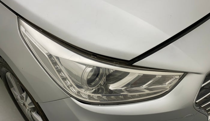 2018 Hyundai Verna 1.6 VTVT SX O, CNG, Manual, 90,120 km, Right headlight - Minor scratches