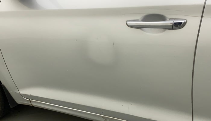 2018 Hyundai Verna 1.6 VTVT SX O, CNG, Manual, 90,120 km, Front passenger door - Minor scratches