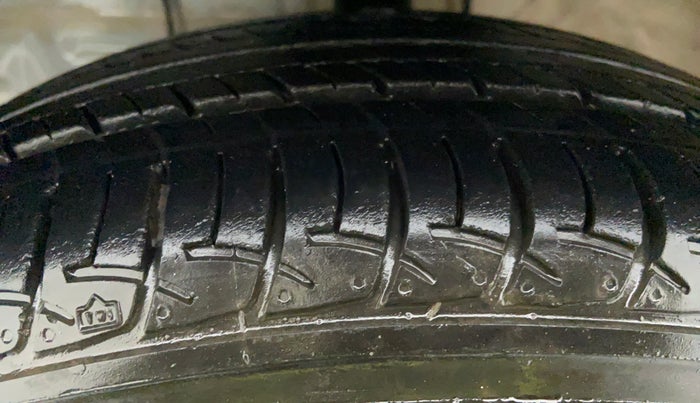 2017 Toyota Etios GD, Diesel, Manual, 51,905 km, Left Front Tyre Tread