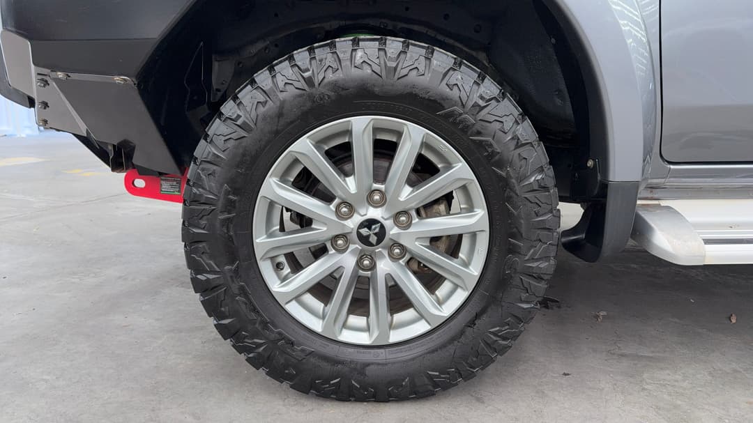 2017 Mitsubishi Triton Gls (4x4), Manual, 74704 km, Left Front Wheel