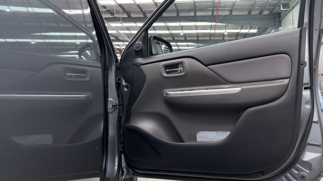 2017 Mitsubishi Triton Gls (4x4), Manual, 74704 km, Speaker View