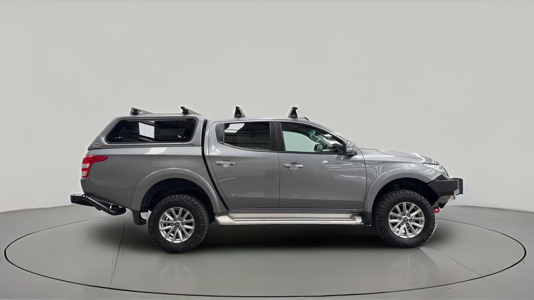 2017 Mitsubishi Triton Gls (4x4), Manual, 74704 km, Right Side View