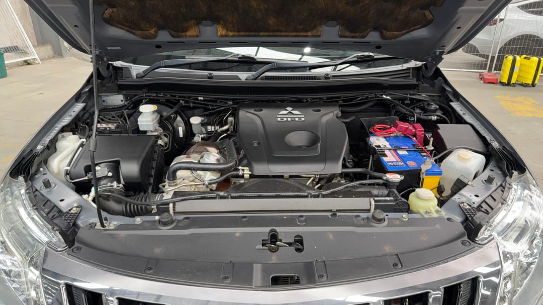 2017 Mitsubishi Triton Gls (4x4), Manual, 74704 km, Open Bonnet (Engine)