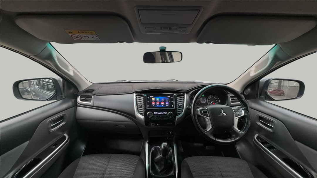 2017 Mitsubishi Triton Gls (4x4), Manual, 74704 km, Dashboard View