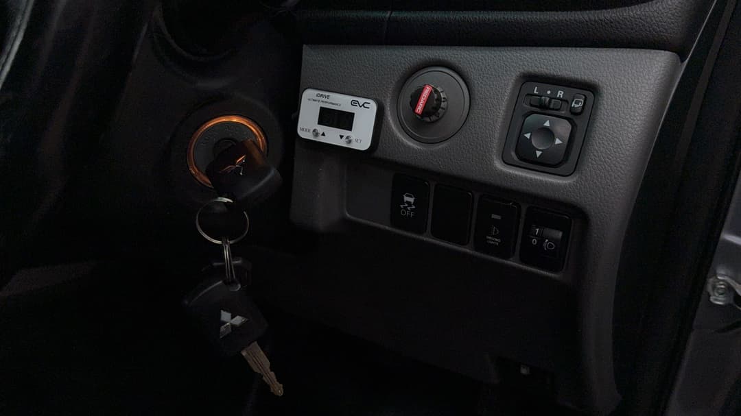 2017 Mitsubishi Triton Gls (4x4), Manual, 74704 km, Utility Switches/Buttons