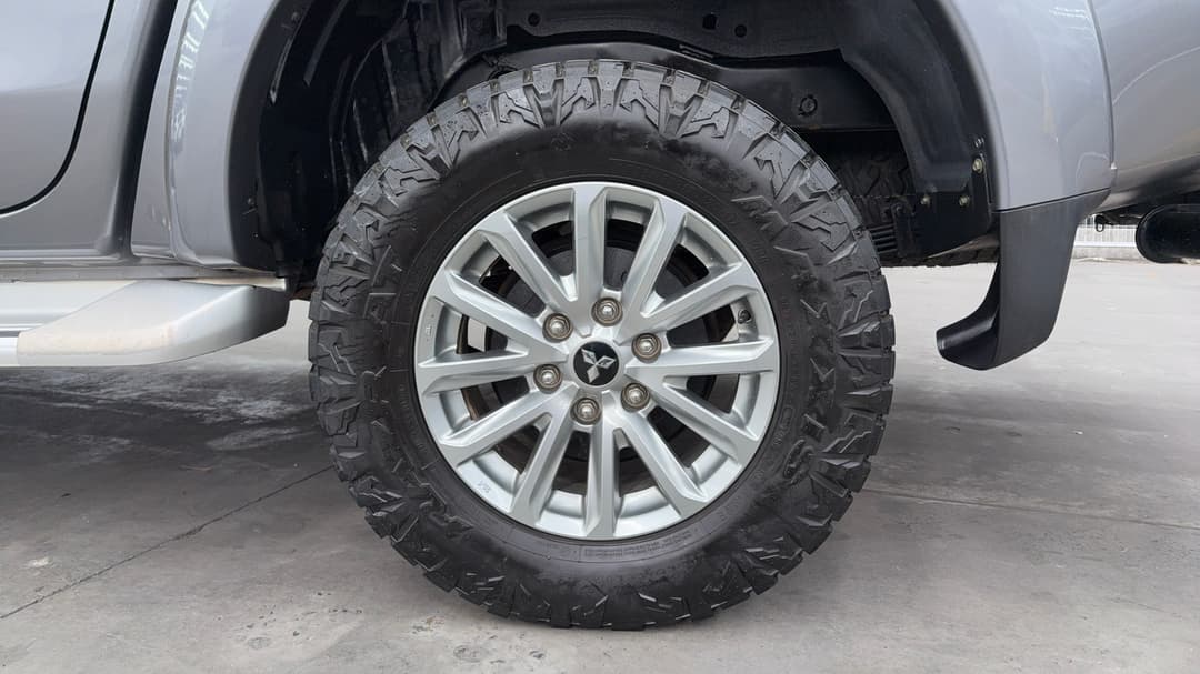 2017 Mitsubishi Triton Gls (4x4), Manual, 74704 km, Left Rear Wheel