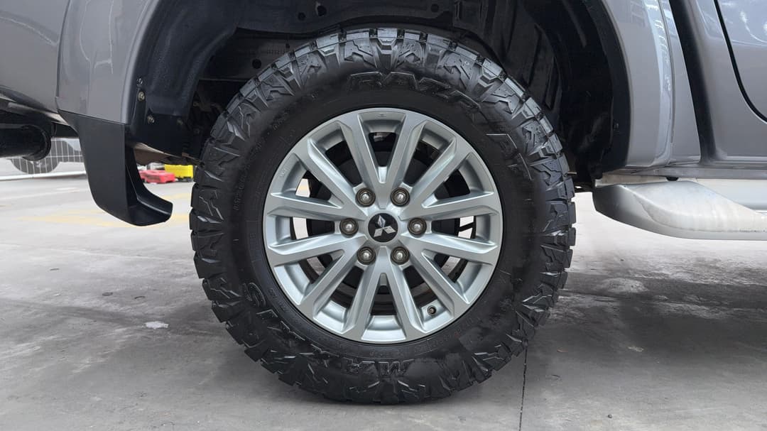 2017 Mitsubishi Triton Gls (4x4), Manual, 74704 km, Right Rear Wheel