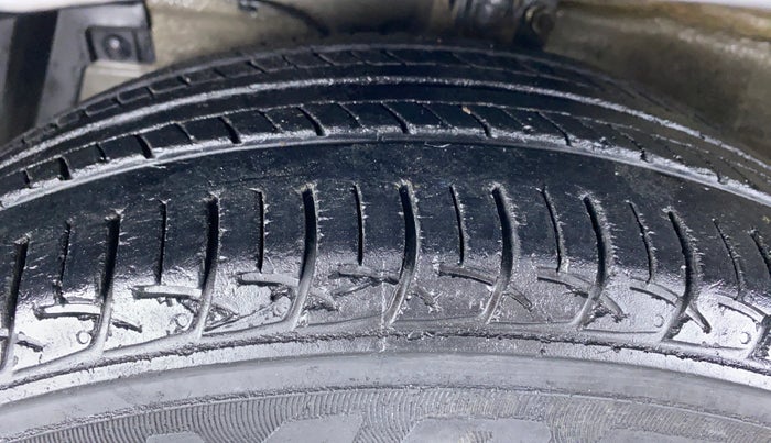 2017 Maruti Ciaz VDI+ SHVS, Diesel, Manual, 59,662 km, Left Front Tyre Tread