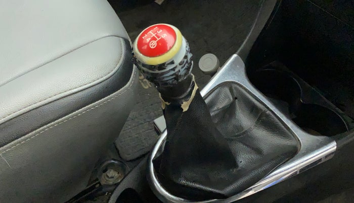 2011 Toyota Etios VX, Petrol, Manual, 71,433 km, Gear lever - Boot cover slightly torn